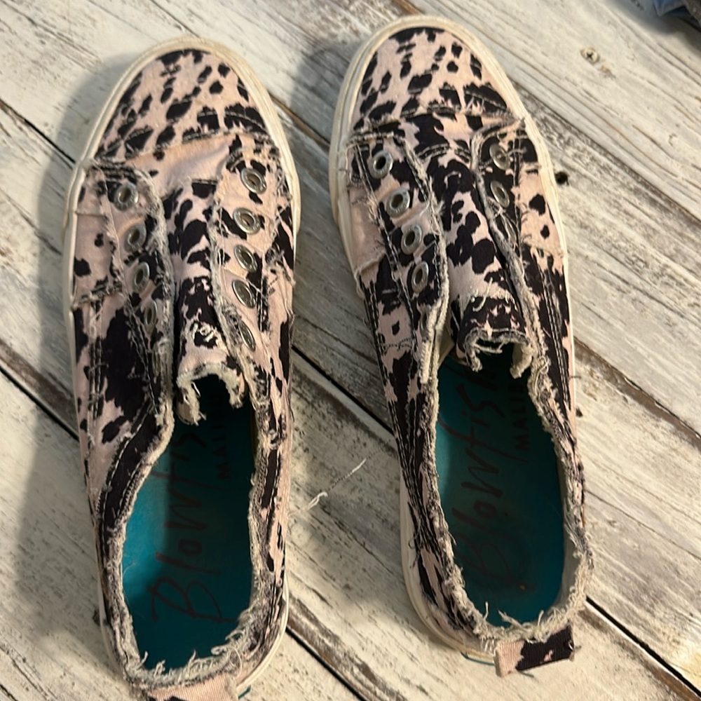 Ladies size 9 animal print Blowfish tennis shoes. Great condition